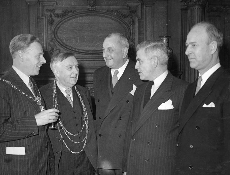 Group discussing the visit to America in 1950.