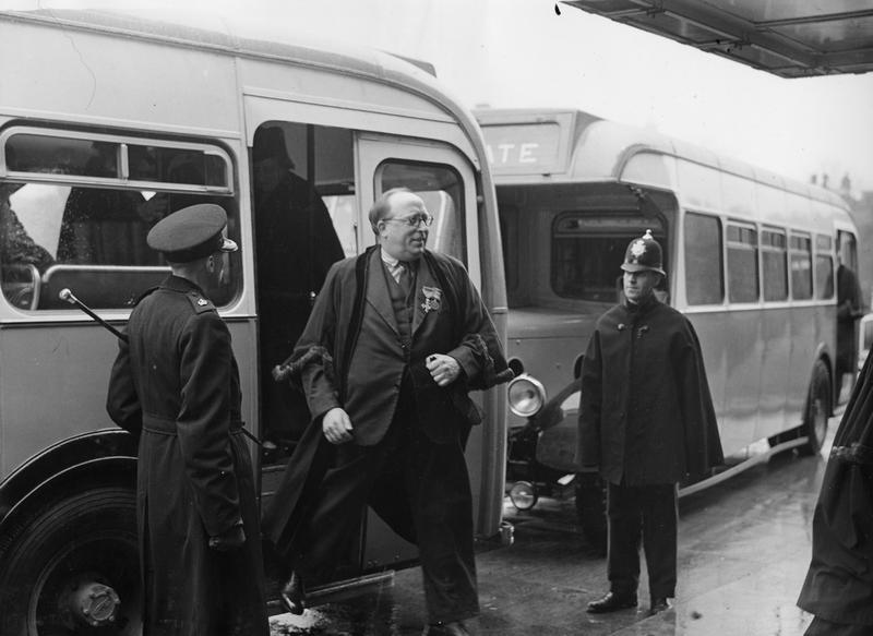 Councillor R.S. Oloman arriving at the Station Hotel for a civic luncheon, 18 April 1950.