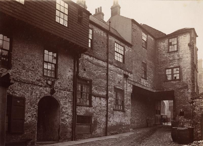 Buildings at the side elevation of White Swan Yard, 1911.