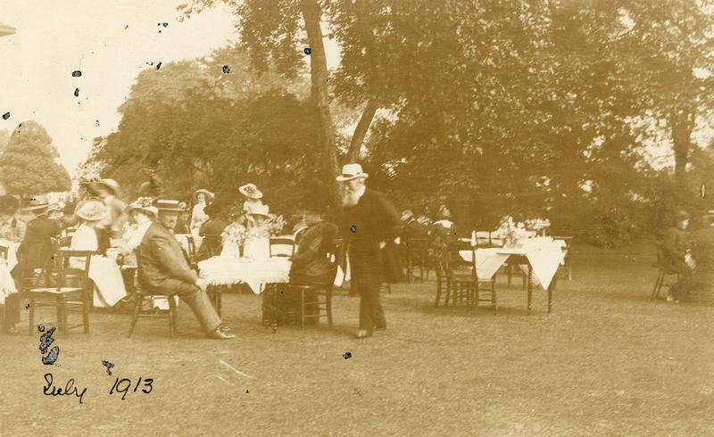 Garden party at Alderman Agar's house on Fulford Road, July 1913.