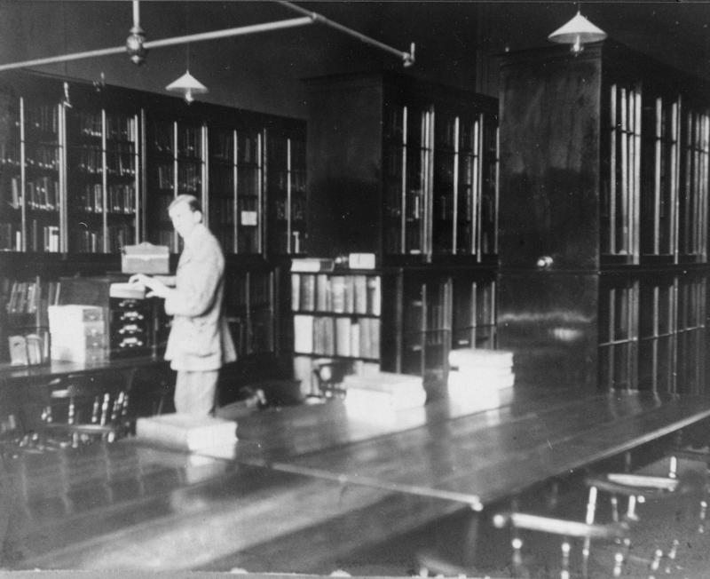Interior of Clifford Street Public Library, 1927.
